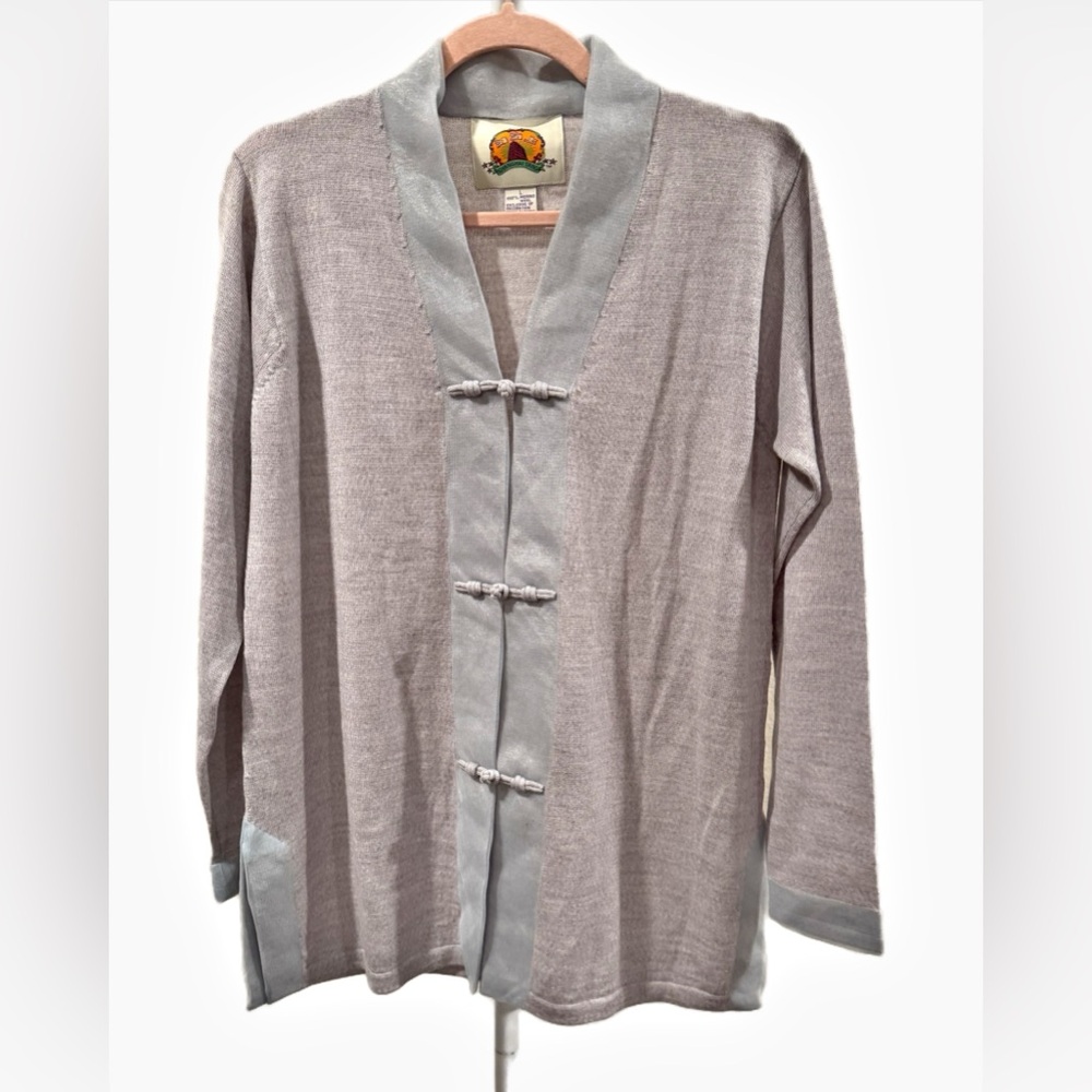 Shanghai Tang | 100% Merino Wool Frog Closure Cardigan - Picture 6 of 7